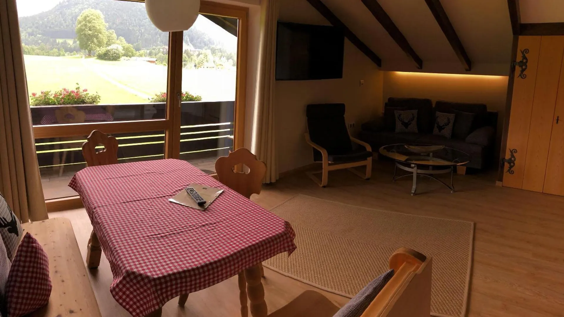 Gaestehaus Wiesegg Reit im Winkl Bed & Breakfast